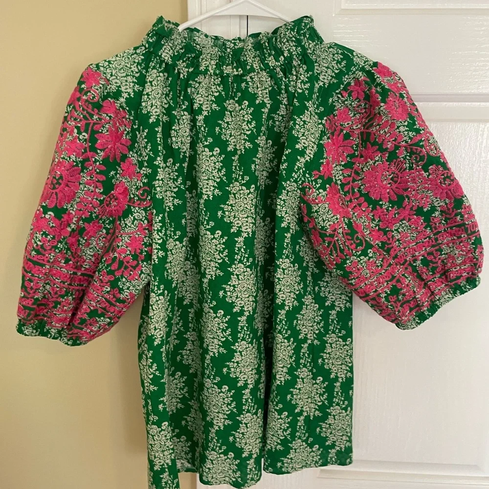 THML Green and Pink Floral Blouse- EUC